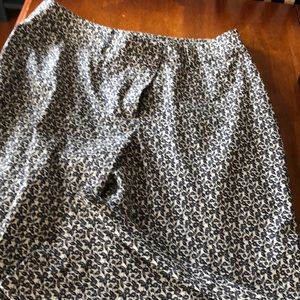 Ann Taylor cropped navy and white pants